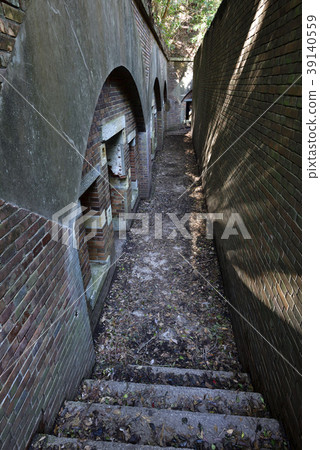 Fukayama Daiichi Battery ruins Ammunition depot, warehouse trace (Wakayama Wakayama City Miyama) 39140559