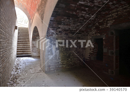 Fukayama Daiichi Battery ruins Ammunition depot, warehouse trace (Wakayama Wakayama City Miyama) 39140570