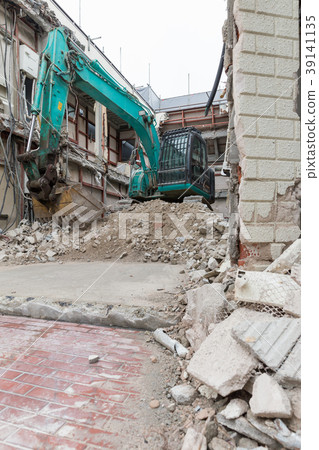Building dismantling site 39141135