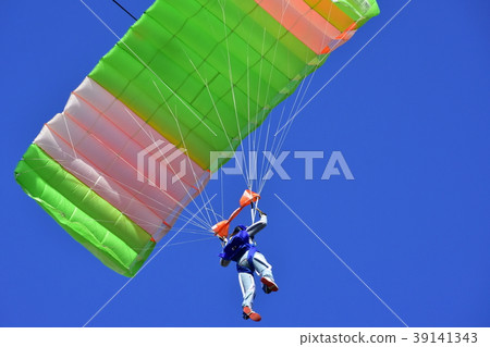 Skydiver opening parachute and descending Skydiver opening parachute and descending 39141343