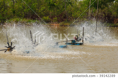 Wheel aerator filling oxygen in water. Wheel aerator filling oxygen in water. 39142289