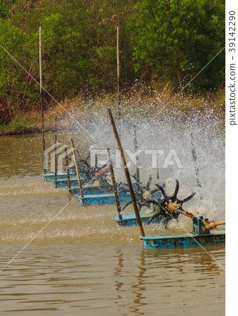 Wheel aerator filling oxygen in water. Wheel aerator filling oxygen in water. 39142290