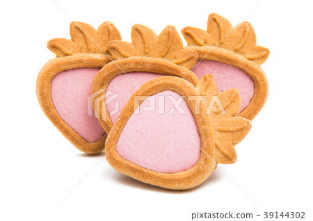 strawberry cookie isolated 39144302