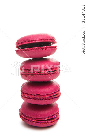 Strawberry macaron macaroon cookie dessert 39144315