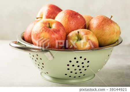 Colander with ripe red apples Colander with ripe red apples 39144921
