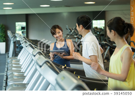 Gym middle couple running machine fitness image Gym middle couple running machine fitness image 39145050