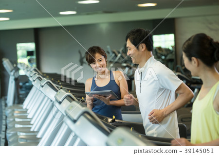 Gym middle couple running machine fitness image Gym middle couple running machine fitness image 39145051