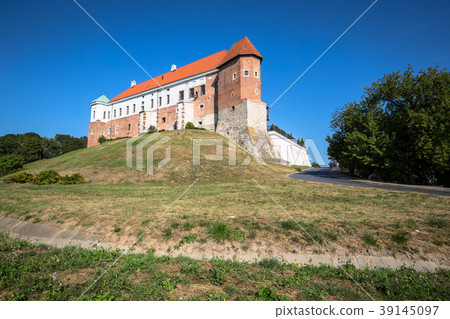 Old castle from 14th century in Sandomierz Old castle from 14th century in Sandomierz 39145097
