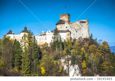 Castle on the lake in Niedzica, Poland 39145403