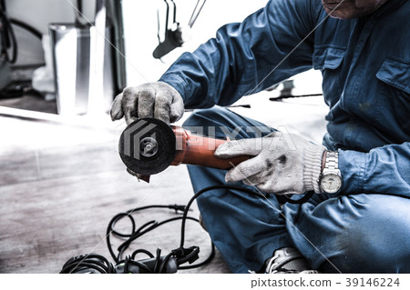 Tool maintenance for manufacturing industry 39146224