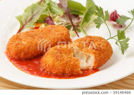Crab cream croquette 39146466