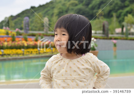 Girls smile 39146789