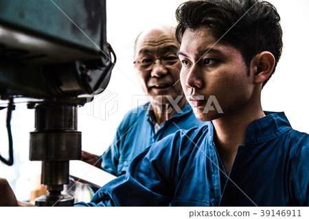 Manufacturing engineer workshop Manufacturing engineer workshop 39146911