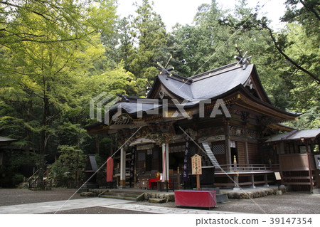 Takarazan Shinto Shrine (Haiden) 39147354