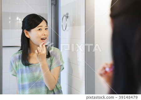 Toothpaste young woman dental care oral care 39148479