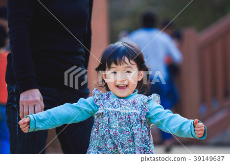 Children playing outdoors 39149687