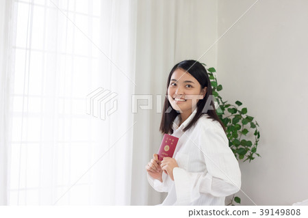 Young Woman Travel Plan Study Abroad Plan Young Woman Travel Plan Study Abroad Plan 39149808