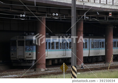 Car with vehicle inspection of Joetsu Line Niigata exit 39150034