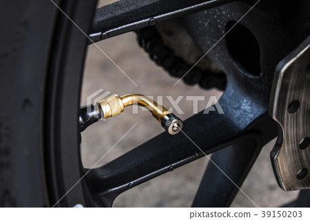 90 Degree Brass Filling Air Pipe on The Motorcycle 39150203