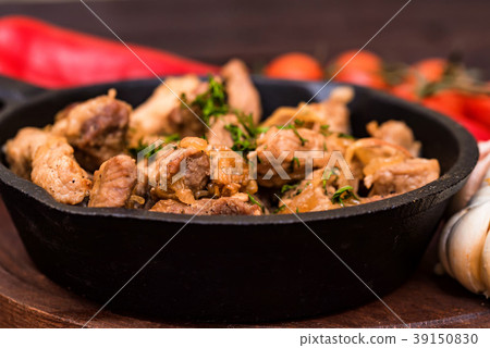 Fried pork in frying pan and vegetables 39150830