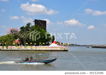 speed long tail boat in Chao Phraya river at Ko Kr speed long tail boat in Chao Phraya river at Ko Kr 39152096