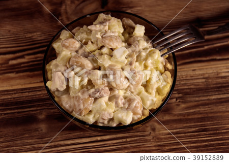 Salad with white kidney beans Salad with white kidney beans 39152889