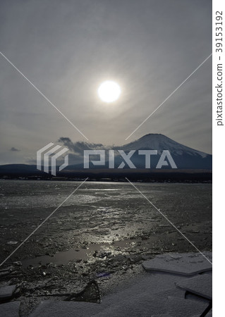 Four seasons of Fuji Five Lakes 39153192