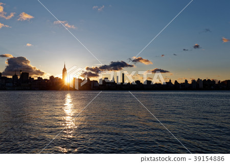 New York Manhattan dawn See from NJ 39154886