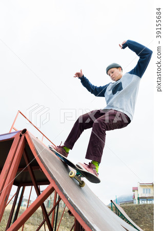 Teen skater in a hoodie sweatshirt and jeans 39155684