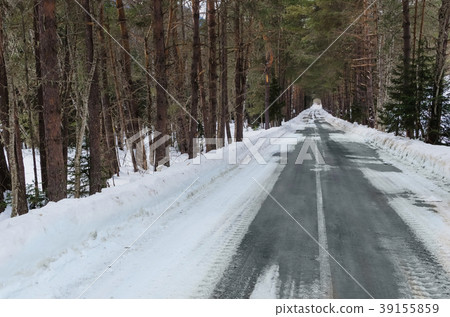 A view of a winter mountain road covered with snow A view of a winter mountain road covered with snow 39155859