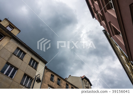 Upward view of the old tenement houses Upward view of the old tenement houses 39156041