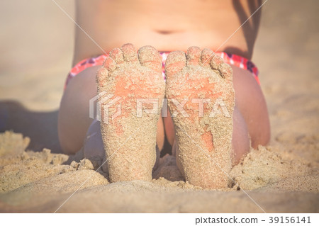 Little girls feet in the beach sand Little girls feet in the beach sand 39156141