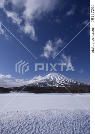 Taking pictures of the scenery of Mt. Yotei (Ezo Fuji) from Kutchan-cho, Hokkaido against the clear blue sky in early spring 39157296