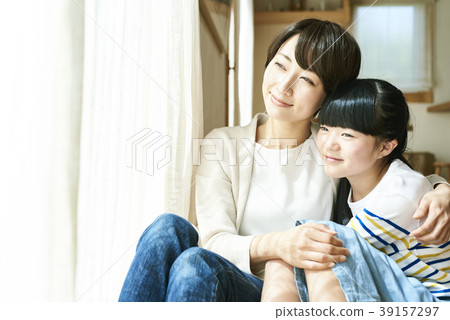 Mother and daughter looking out 39157297