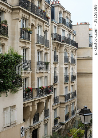 Paris cityscape montmartre 39159669