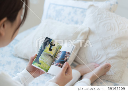 Female portrait Female portrait 39162209