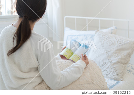 Female portrait 39162215