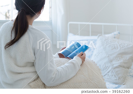 Female portrait 39162260