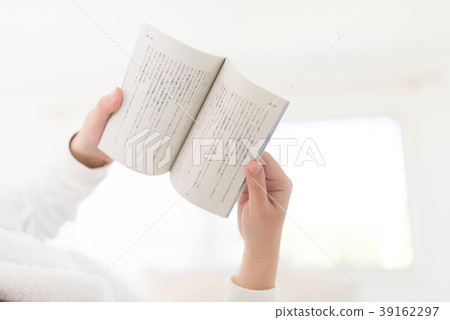 Female portrait Female portrait 39162297