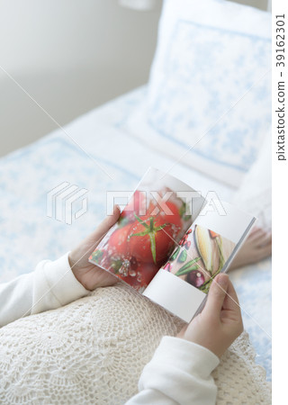 Female portrait Female portrait 39162301