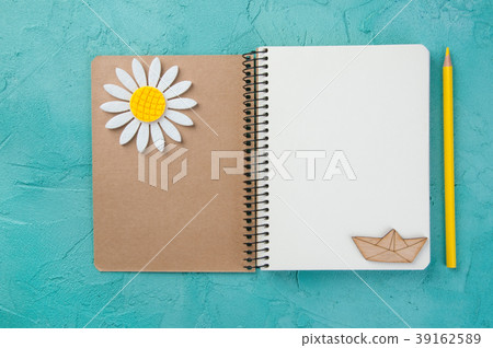 Blank notebook 39162589
