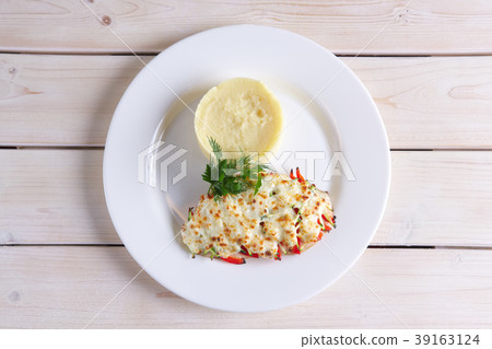 Fried chicken with pepper, zucchini, melted cheese Fried chicken with pepper, zucchini, melted cheese 39163124