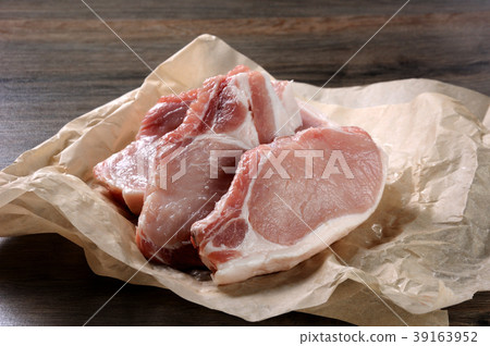 Raw pork steaks on bone Raw pork steaks on bone 39163952