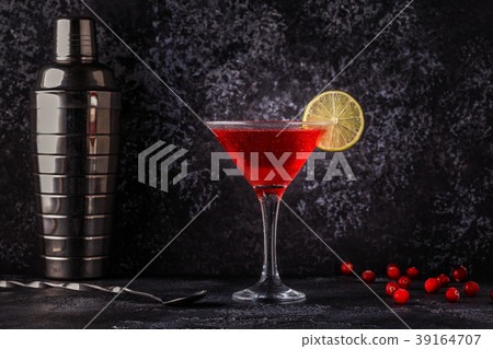 Glass of cosmopolitan cocktail decorated with lime Glass of cosmopolitan cocktail decorated with lime 39164707