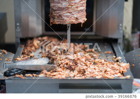 Apparatus for cooking shawarma, front view 39166876