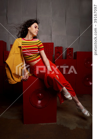 Studio fashion shooting. The girl in a bright 39167097