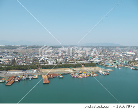 三重縣四日市工業區 - 住宅區的綜合視圖 三重縣四日市工業區 - 住宅區的綜合視圖 39167979