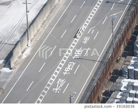 Road to speed zone and paint 39168036