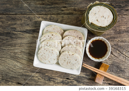 vietnamese pork sausage in a ceramic plate vietnamese pork sausage in a ceramic plate 39168315