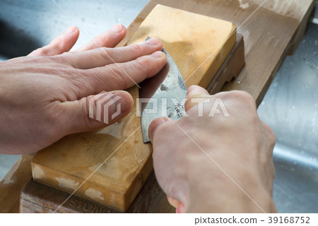Knife sharpening 39168752